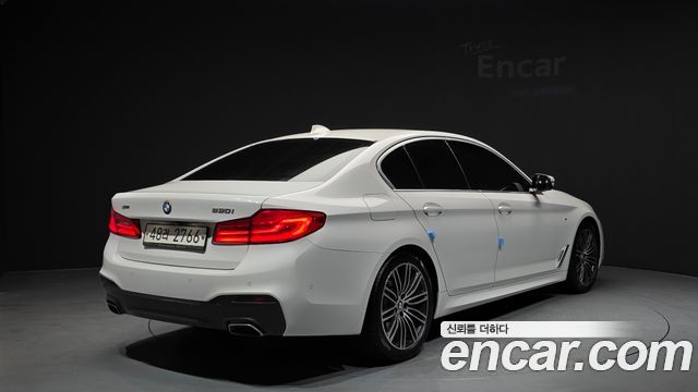 BMW 5-Series G30 530i M Sport Package Plus - фото 1