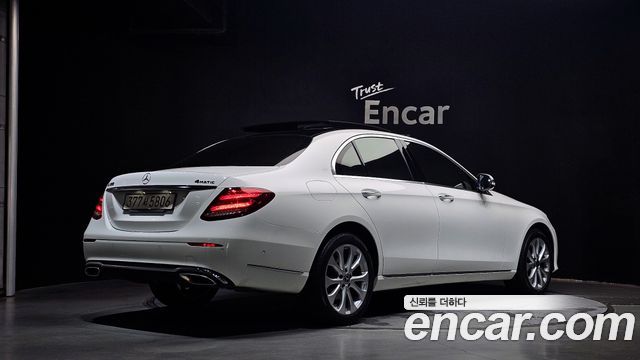 Mercedes-Benz E-Class W213 E300 4MATIC Exclusive - фото 1