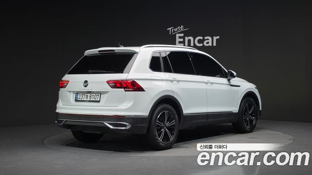 Volkswagen Tiguan 2-го поколения 2.0 TDI Premium - фото 1