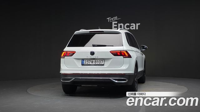 Volkswagen Tiguan 2-го поколения 2.0 TDI Premium - фото 3
