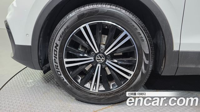 Volkswagen Tiguan 2-го поколения 2.0 TDI Premium - фото 4
