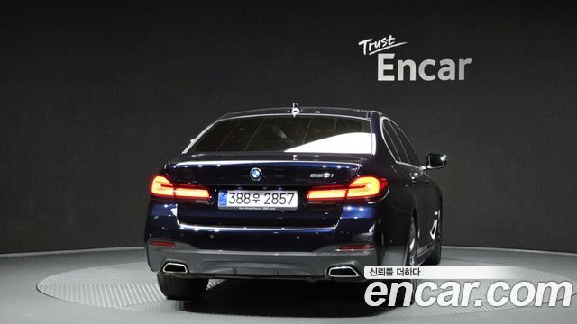 BMW 5-Series G30 520i M Sport - фото 3