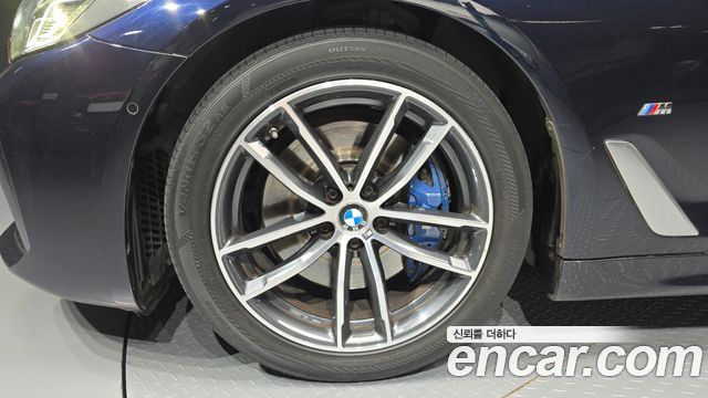 BMW 5-Series G30 520i M Sport - фото 4