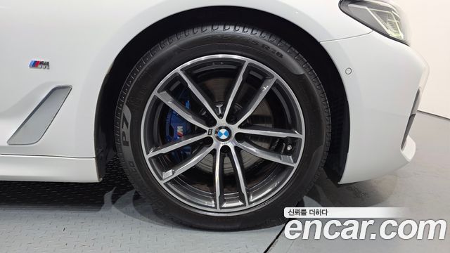 BMW 5-Series G30 520i M Sport - фото 4
