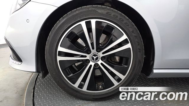 Mercedes-Benz E-Class W213 E250 Avantgarde - фото 4
