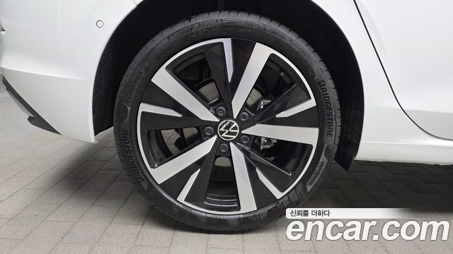 Volkswagen Golf 8-го поколения 2.0 TDI Prestige - фото 3