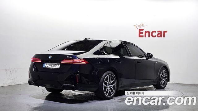 BMW 5-Series G60 520i M Sport - фото 1