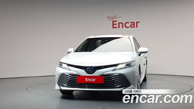 Toyota Camry XV70 2.5 XLE Hybrid - фото 1