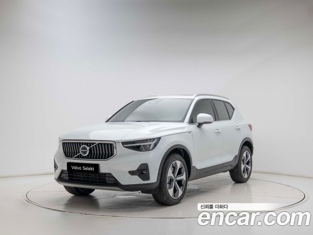 Volvo XC40 B4 Ultimate Bright - фото 0