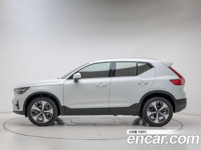 Volvo XC40 B4 Ultimate Bright - фото 2