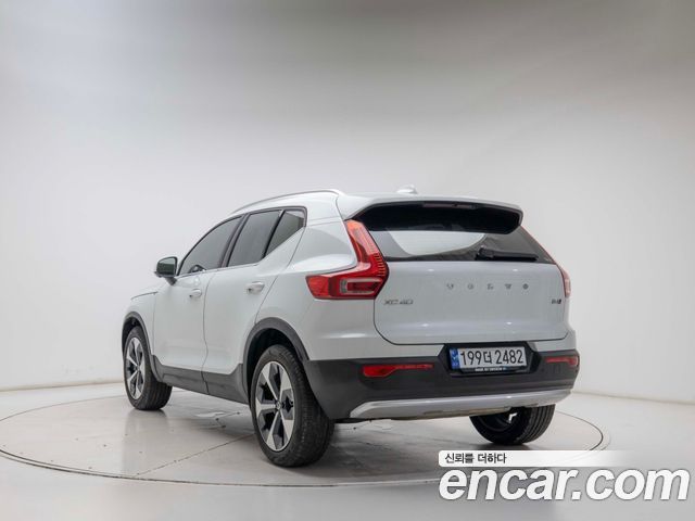 Volvo XC40 B4 Ultimate Bright - фото 3
