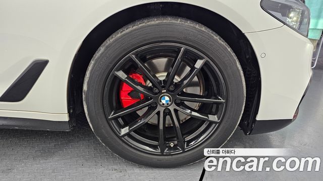 BMW 5-Series G30 520d xDrive M Sport Package Plus - фото 4