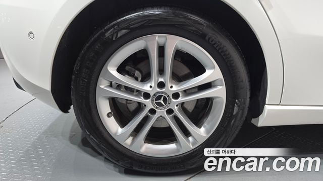 Mercedes-Benz A-Class W177 A220 Hatchback - фото 3