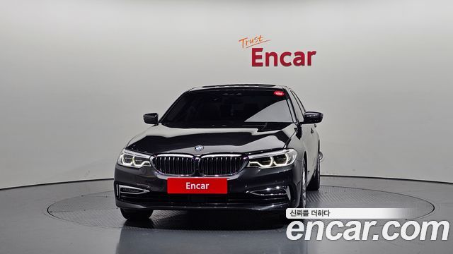 BMW 5-Series G30 530i Luxury Plus - фото 2