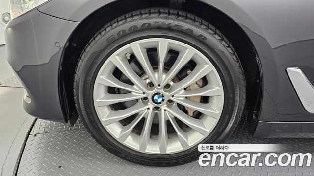 BMW 5-Series G30 530i Luxury Plus - фото 4