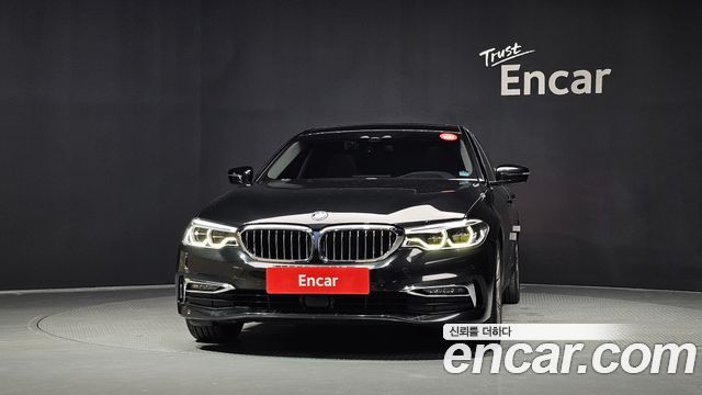 BMW 5-Series G30 530e Luxury - фото 2