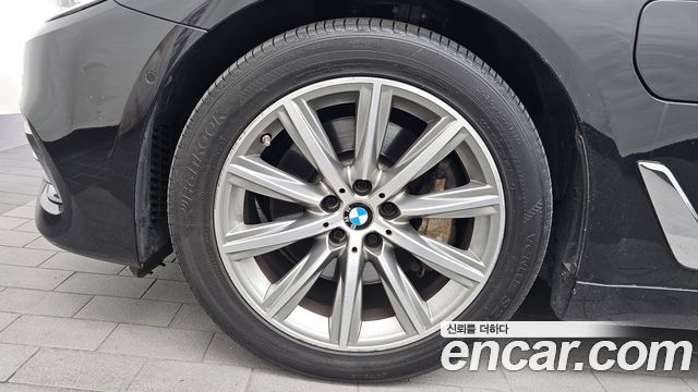 BMW 5-Series G30 530e Luxury - фото 4