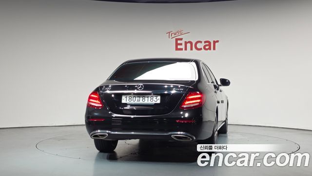 Mercedes-Benz E-Class W213 E300 4MATIC Avnatgarde - фото 2