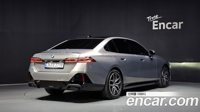 BMW 5-Series G60 520i Special Edition - фото 1