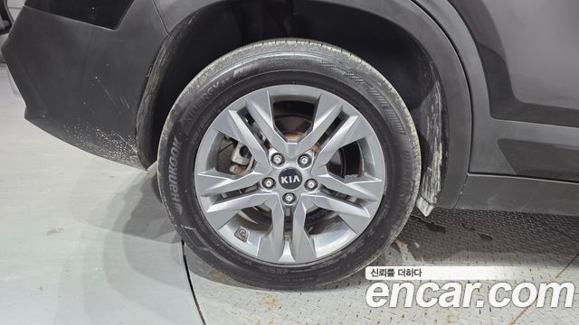 Kia Seltos Diesel 1.6 2WD Prestige - фото 4