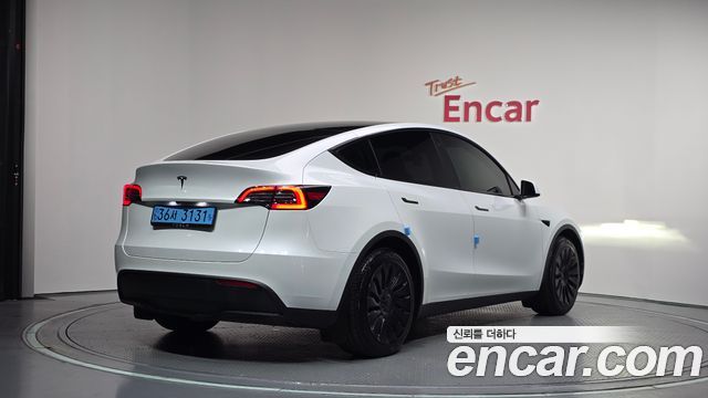 Tesla Model Y RWD - фото 1