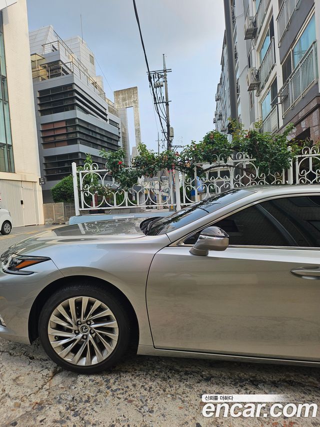 Lexus ES 7-го поколения Executive - фото 0