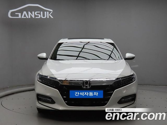 Honda Accord 10-го поколения 2.0 Hybrid Touring - фото 0