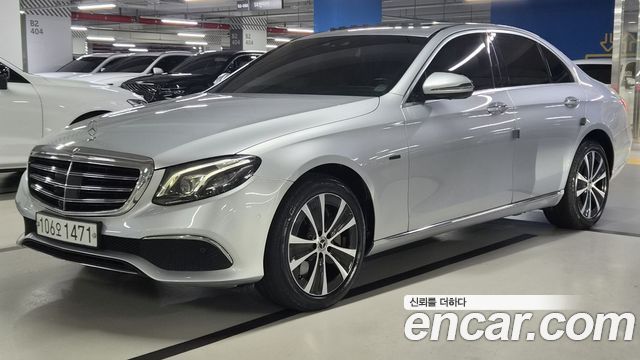 Mercedes-Benz E-Class W213 E300e 4MATIC Exclusive - фото 0