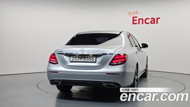 Mercedes-Benz E-Class W213 E250 Avantgarde - фото 3
