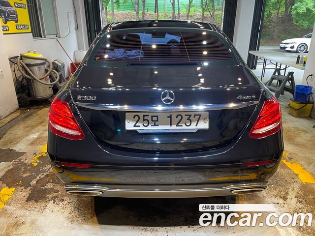 Mercedes-Benz E-Class W213 E300 4MATIC Exclusive - фото 1