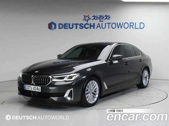BMW 5-Series G30 530e Luxury - фото 0