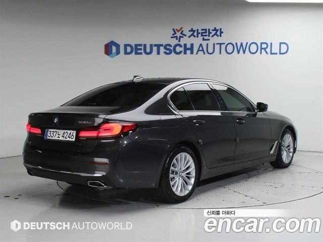 BMW 5-Series G30 530e Luxury - фото 1