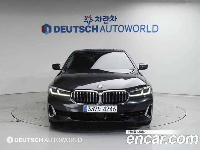 BMW 5-Series G30 530e Luxury - фото 2