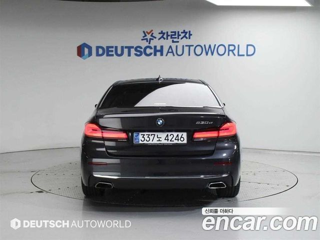 BMW 5-Series G30 530e Luxury - фото 3