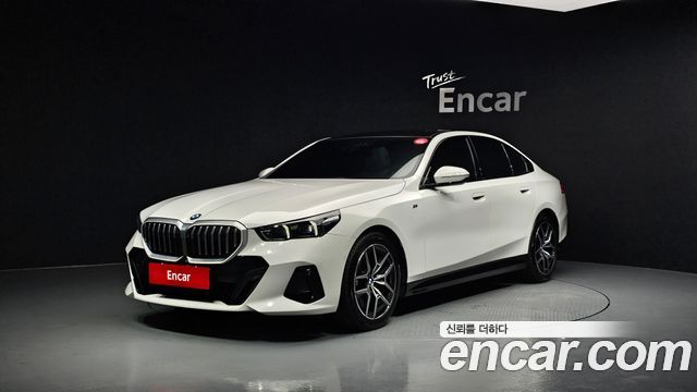BMW 5-Series G60 520i M Sport - фото 0