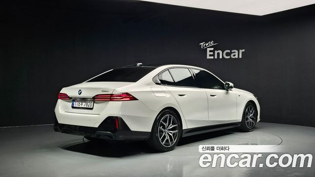 BMW 5-Series G60 520i M Sport - фото 1