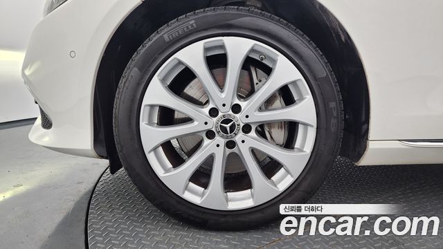 Mercedes-Benz E-Class W213 E300 4MATIC Exclusive - фото 4