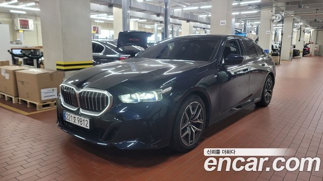 BMW 5-Series G60 520i M Sport - фото 0