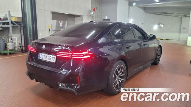 BMW 5-Series G60 520i M Sport - фото 1