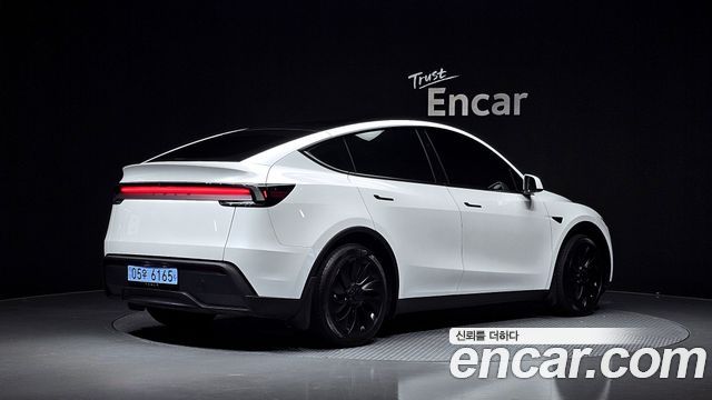 Tesla Model Y RWD - фото 1