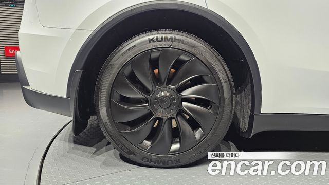 Tesla Model Y RWD - фото 4