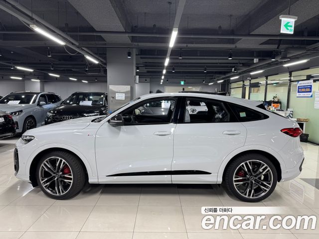 Audi Q5 45 TFSI Quattro S Line Black Edition Sport Back - фото 1