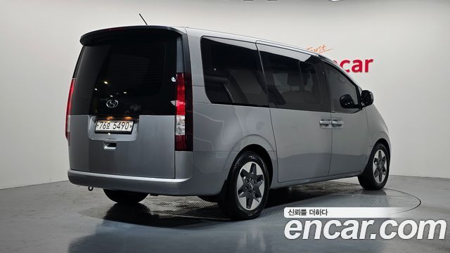 Hyundai Staria Tourer 11-Seater Modern - фото 1