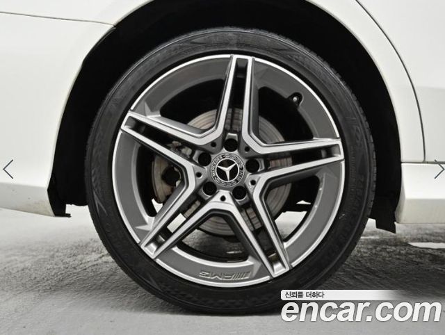 Mercedes-Benz C-Class W205 C300e 4MATIC AMG Line - фото 4