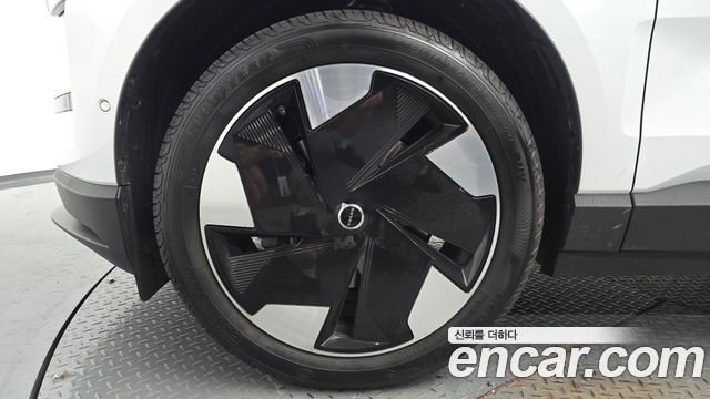 Volvo EX30 Ultra - фото 3