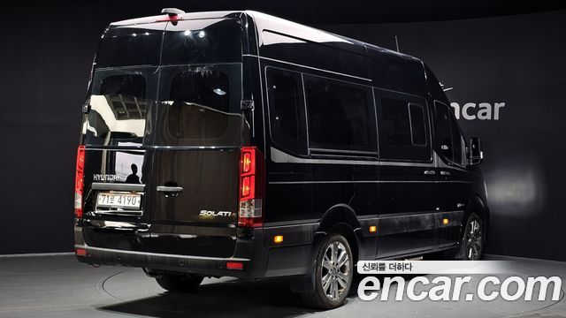 Hyundai Solati 15-seater Luxury - фото 1