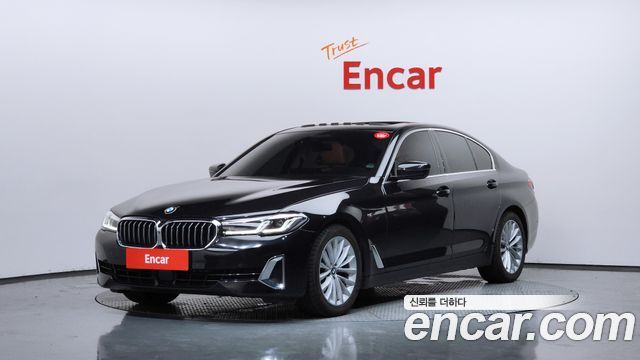 BMW 5-Series G30 520i Luxury - фото 0