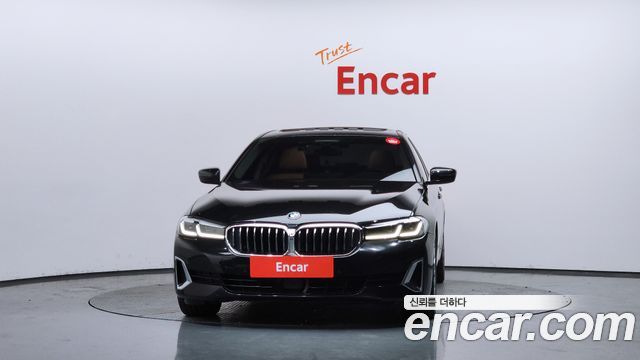 BMW 5-Series G30 520i Luxury - фото 2