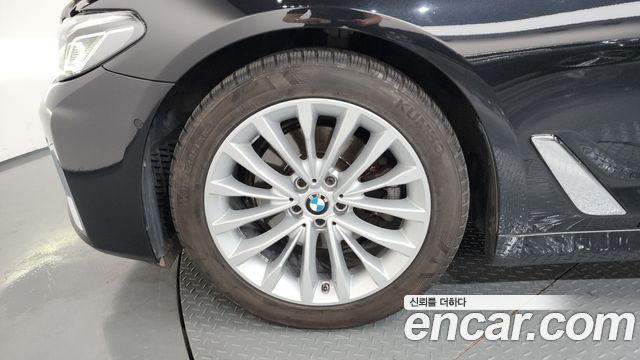 BMW 5-Series G30 520i Luxury - фото 4