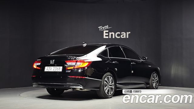 Honda Accord 10-го поколения 2.0 Hybrid Touring - фото 1